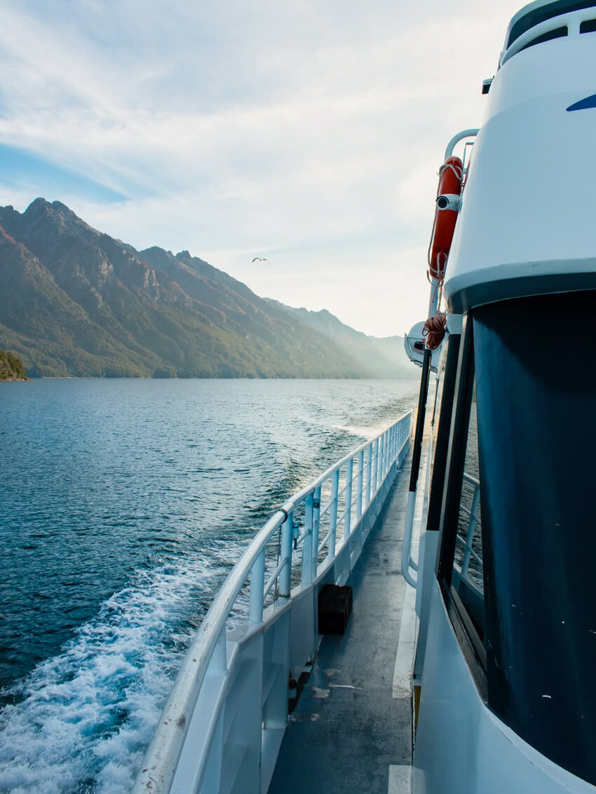 11 A 501756366_1160097892814730_6765617704371636171_n (1) Navegación por Nahuel Huapi: Isla Victoria y Bosque de Arrayanes sin transporte - Imagen 1